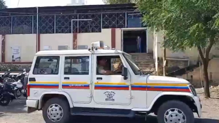 सावरकर चौकात बंदुकीच्या धाकावर सशस्त्र दरोडा; तीन किलो सोन्याची लूट*