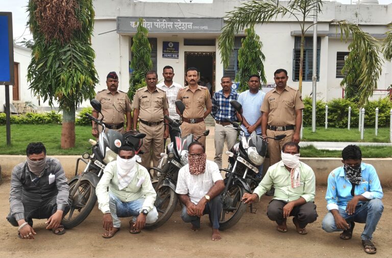 कासोदा पोलिसांची कारवाई : शेतात सुरू असलेल्या जुगार अड्ड्यावर धाड, पाच जण ताब्यात wahid kakar@9421532266