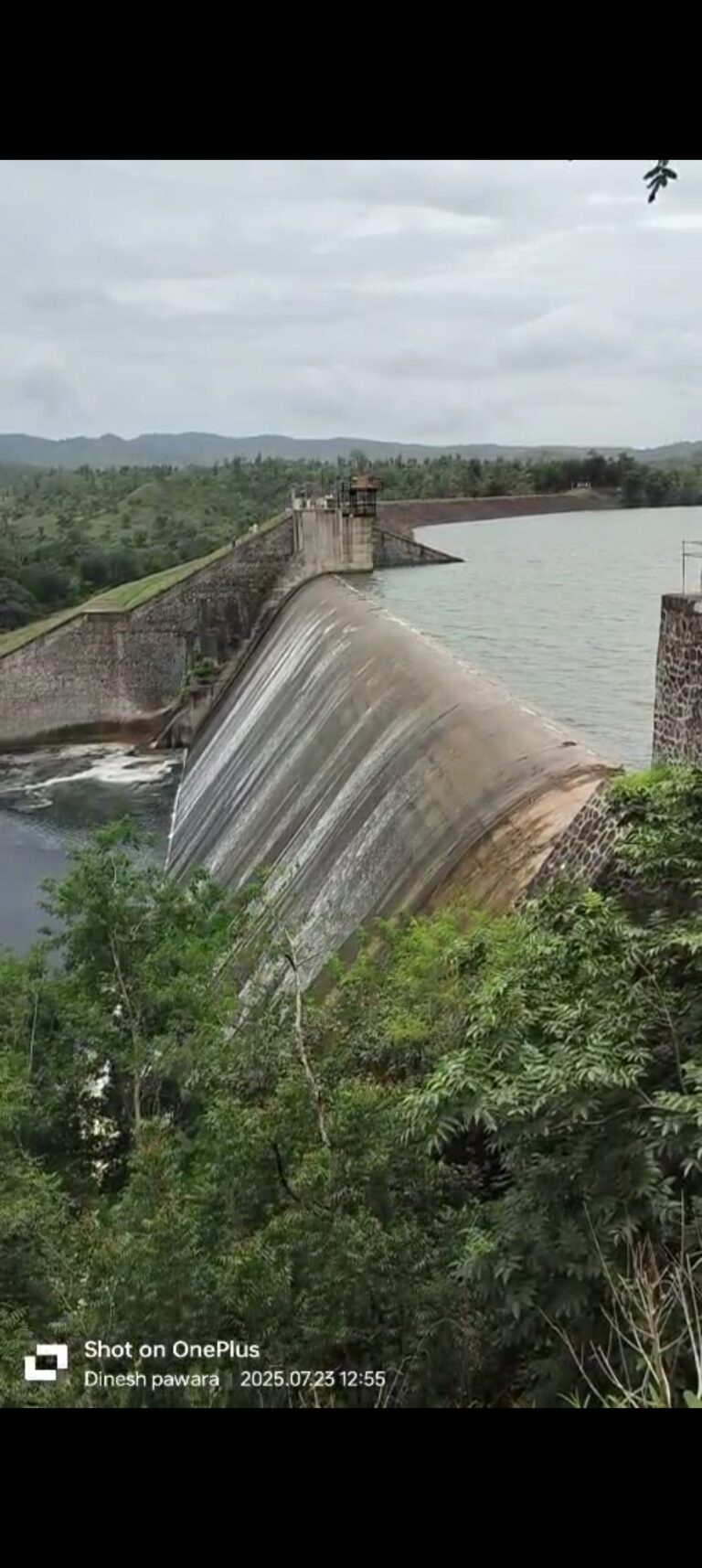 रावेर तहसील का गारबर्डी बांध ओव्हरफुलो