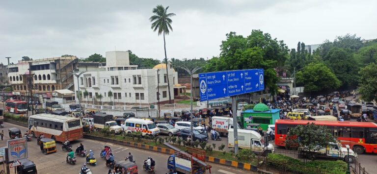 सरडा सर्कल पर भीषण ट्रैफिक जाम से छात्र और नागरिक परेशान – समाधान की मांग