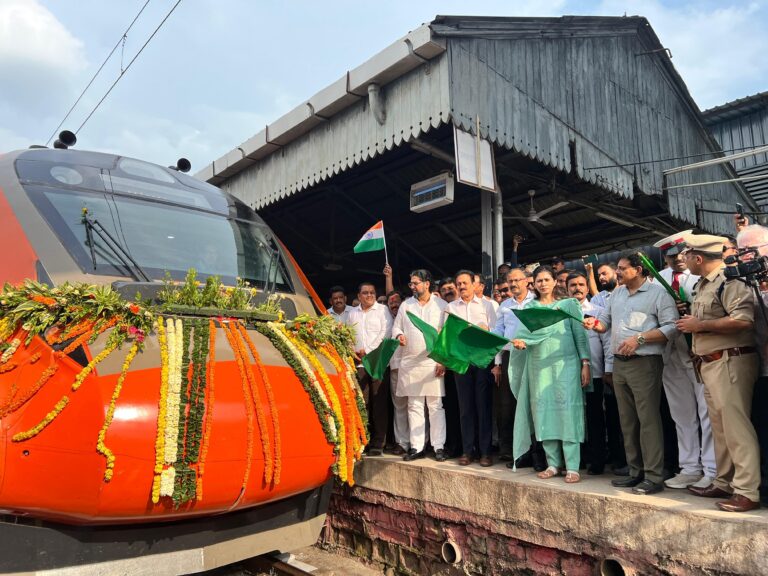 जळगावकरांसाठी पुण्याच्या प्रवासाची जलद व आधुनिक सुविधा; नागपूर–पुणे वंदे भारत एक्सप्रेसचे प्रधानमंत्र्यांच्या हस्ते लोकार्पण.