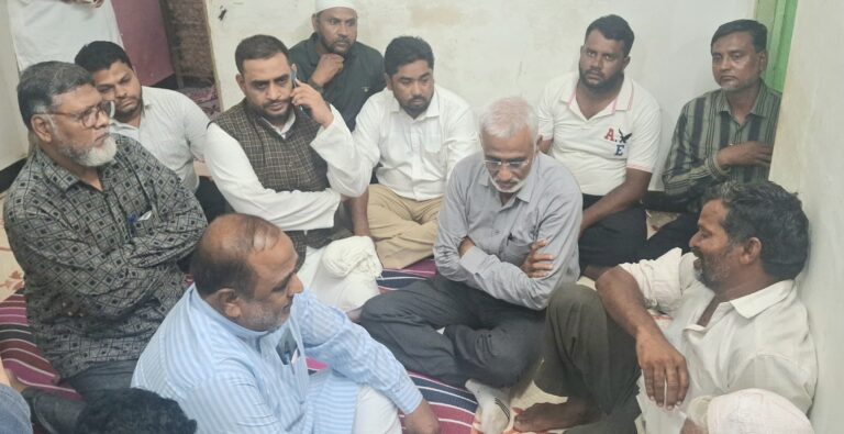 जामनेर येथे मुस्लिम तरुणाच्या सुलेमानचा मॉब लिंचिंगमध्ये मृत्य.मंत्री गिरीश महाजन यांनी पीडित कुटुंबाचे सांत्वन केले नाही.