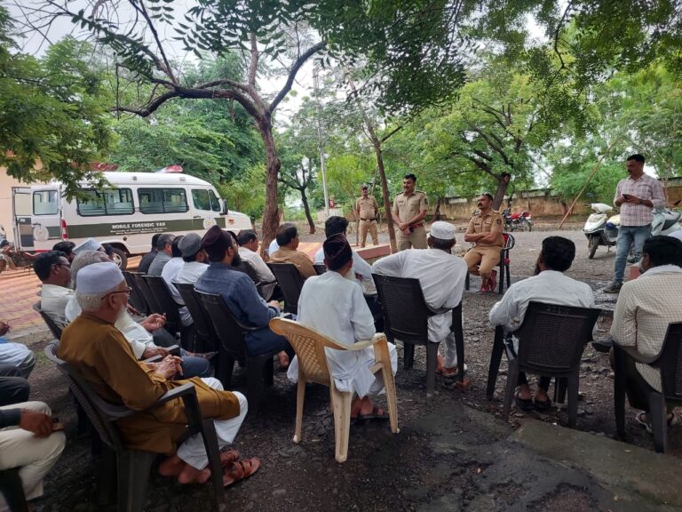 गणेशोत्सव आणि ईद सण एकत्र साजरे करण्यासाठी मुस्लिम बांधवांचे संयमित निर्णय.