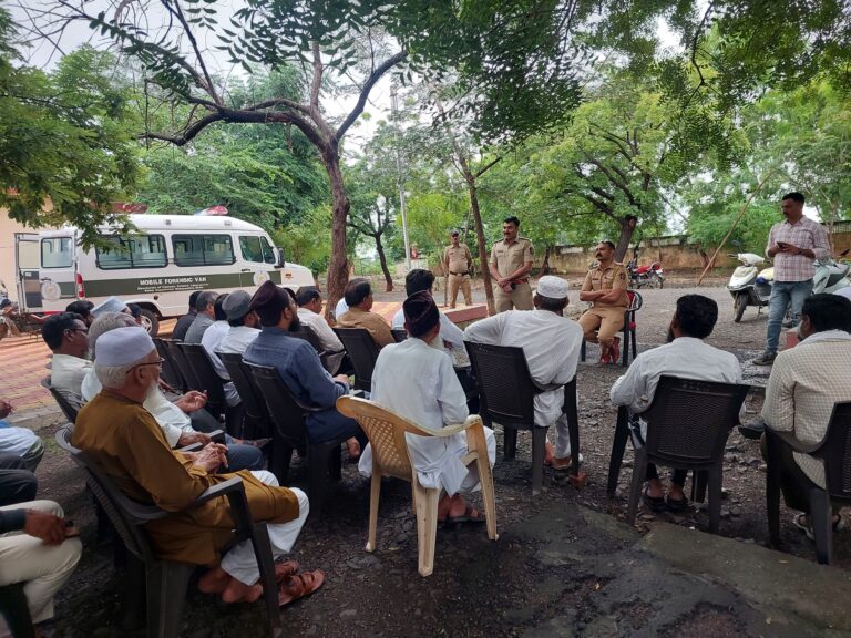 गणेशोत्सव आणि ईद सण एकत्र साजरे करण्यासाठी मुस्लिम बांधवांचे संयमित निर्णय.
