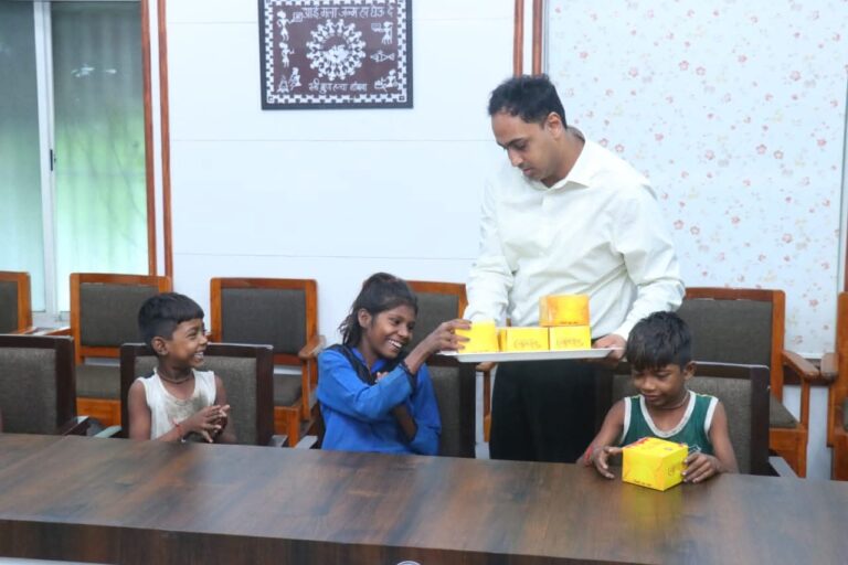 गणेशोत्सवाच्या शुभप्रसंगी – आशा आणि समानतेचा एक सुंदर क्षण.