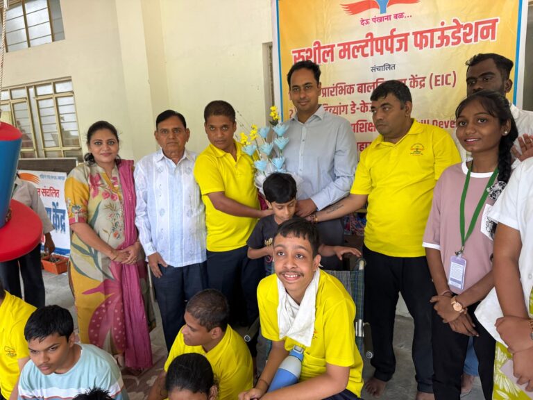 जिल्हाधिकारी आयुष प्रसाद यांची ‘उडान’ प्रशिक्षण केंद्राला सदिच्छा भेट.