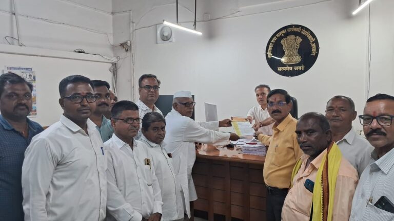 धनगर समाजाच्या आरक्षणासाठी अमळनेरमध्ये निवेदन देत आंदोलनाचा इशारा.