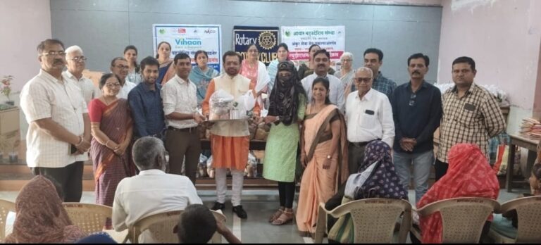 एचआयव्ही सह जगणाऱ्या मुलांना दिवाळीचा आनंद – रोटरी क्लब अमळनेर व आधार बहुउद्देशीय संस्थेचा उपक्रम.